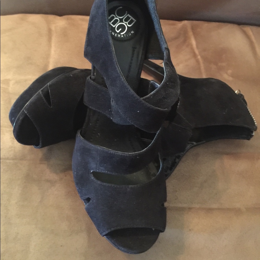 Beautiful Platform Heels - Picture 2 of 6